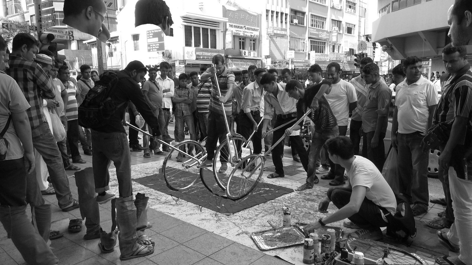 Jalan Yap Ah Loy, Kuala Lumpur, 160707 (6 Painters : 2 Wheels), 2016. C-type photography paper.