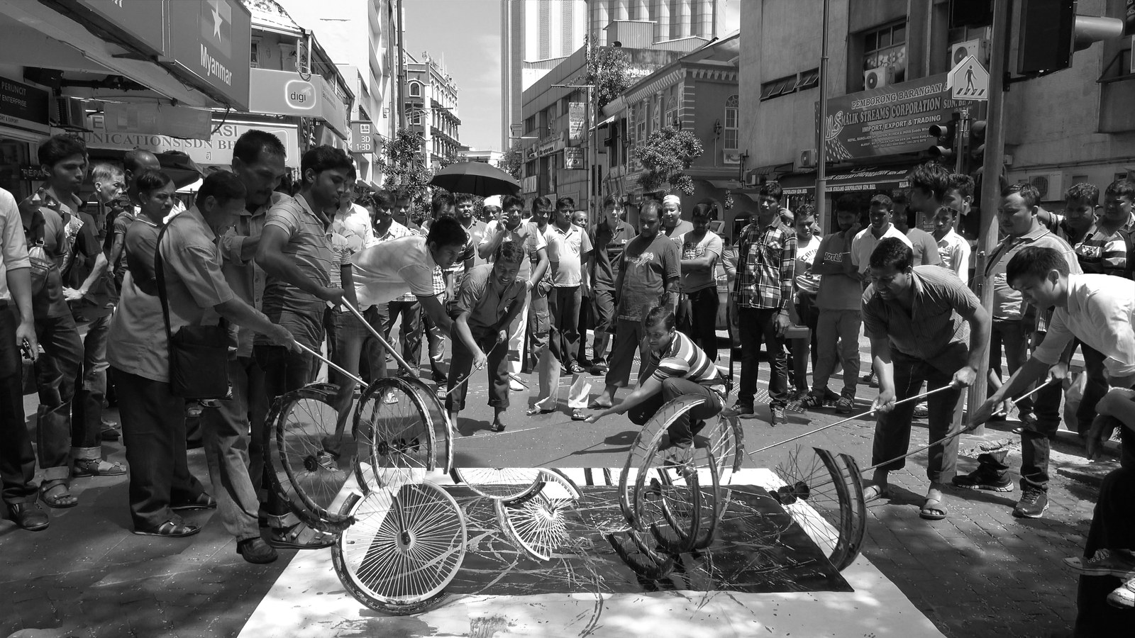 Lebuh Pudu, Kuala Lumpur, 160626 (7 Painters : 3 Wheels), 2016. C-type photography paper.