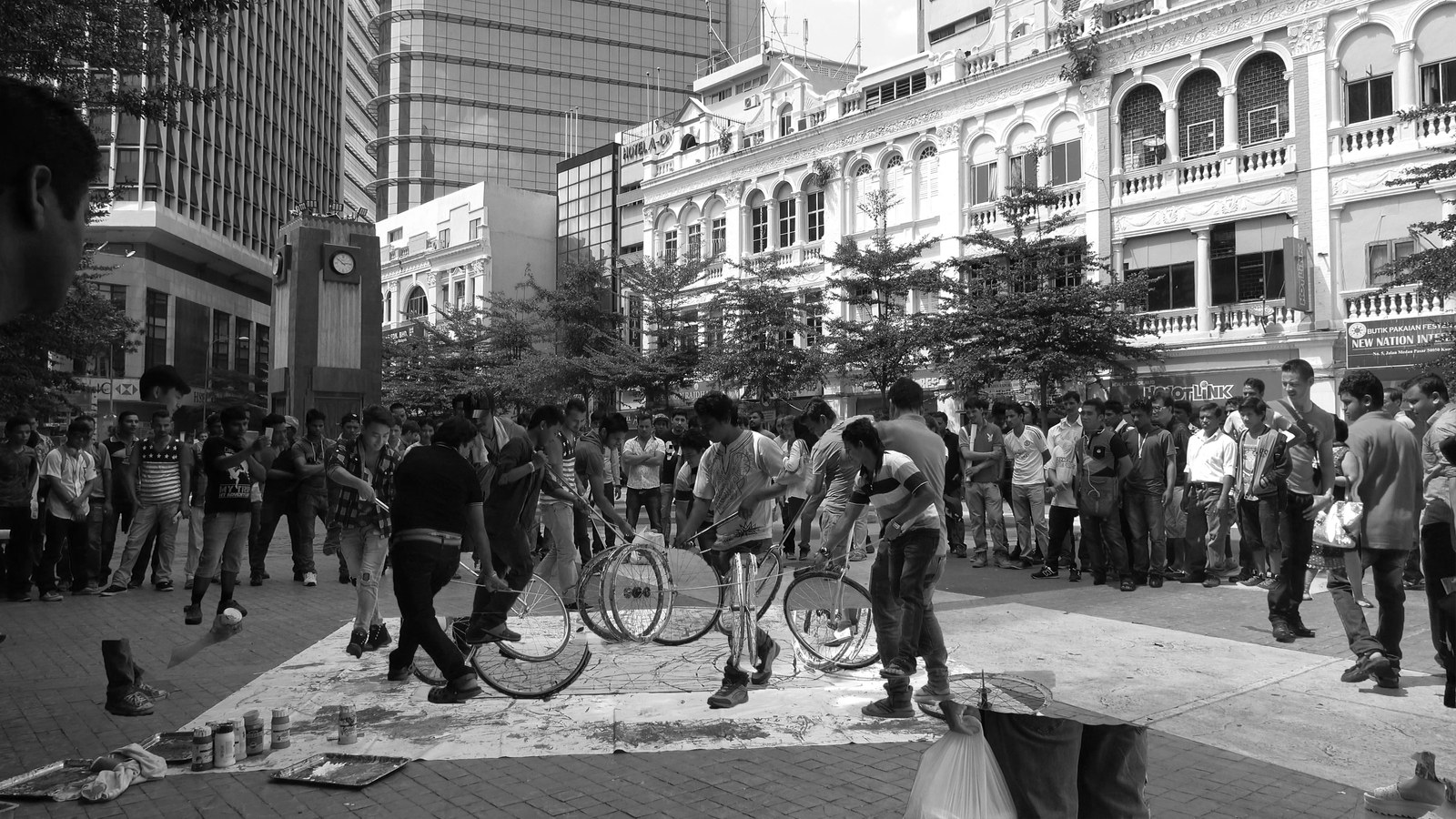 Medan Pasar, Kuala Lumpur, 160703 (15 Painters : 3 Wheels), 2016. C-type photography paper.