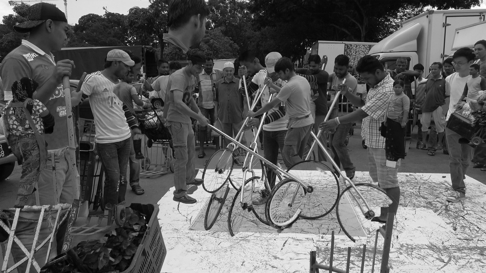 Pusat Bandar Utara Selayang, 160613 (9 Painters : 2 Wheels), 2016. C-type photography paper.