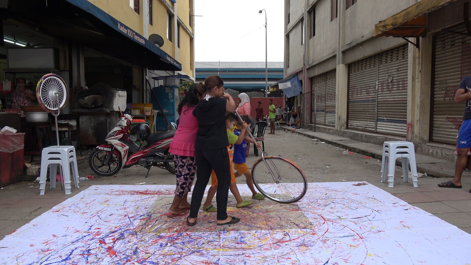 Pusat Bandar Utara Selayang, 160531 (7 Painters : 2 Wheels), 2016.